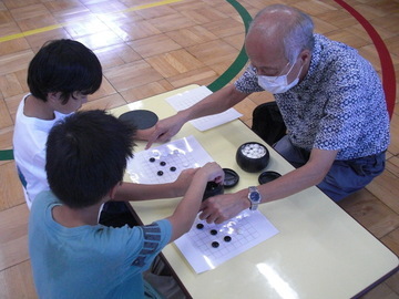 写真：小学生　囲碁
