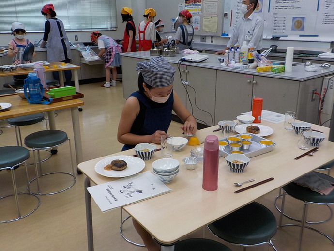写真：夏休み親子料理教室の様子17