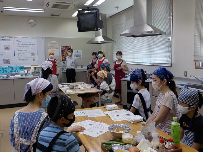 写真：夏休み親子料理教室の様子2