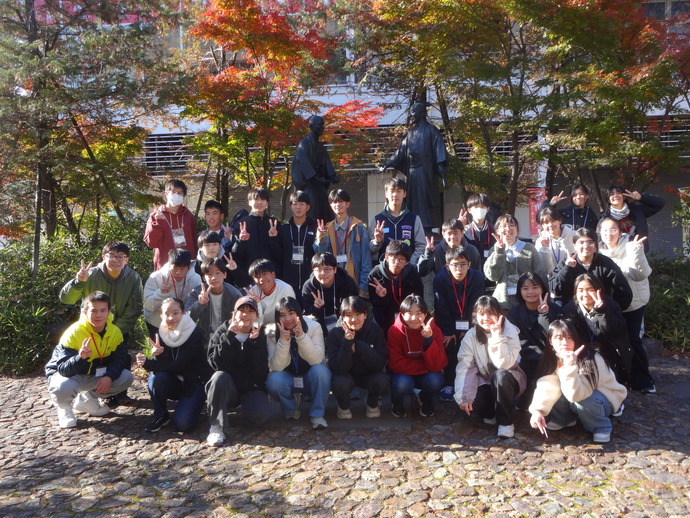 写真：芸術劇場見学2