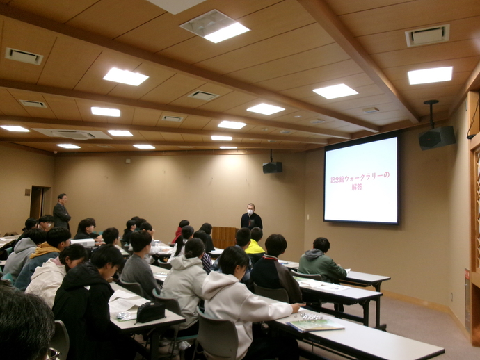 写真：記念館見学1