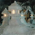 写真：夜の雪灯篭