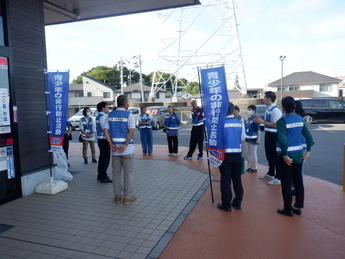 写真:街頭啓発活動1