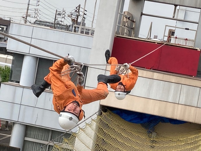 写真：ロープブリッジ救出5
