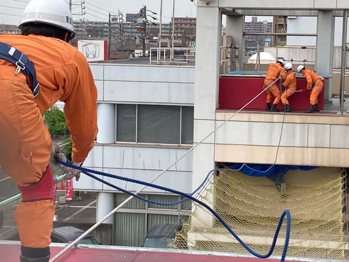 写真：ロープブリッジ救出4