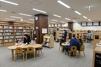 写真：横須賀図書館の内装