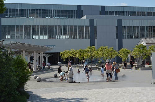 写真：駅前広場