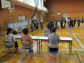 写真：模擬投票の様子2
