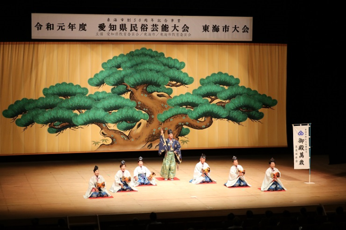 写真：御殿万歳舞台の様子