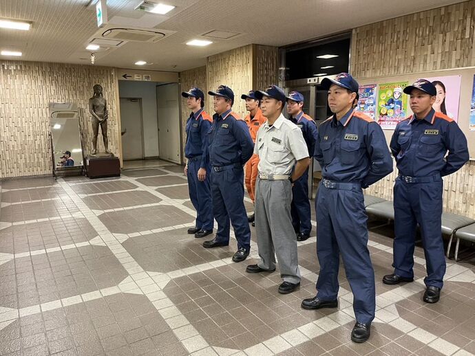 写真：一日の勤務が始まる様子