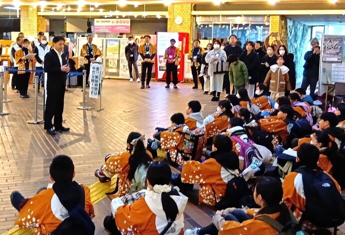 米沢親善交流の出発式の様子