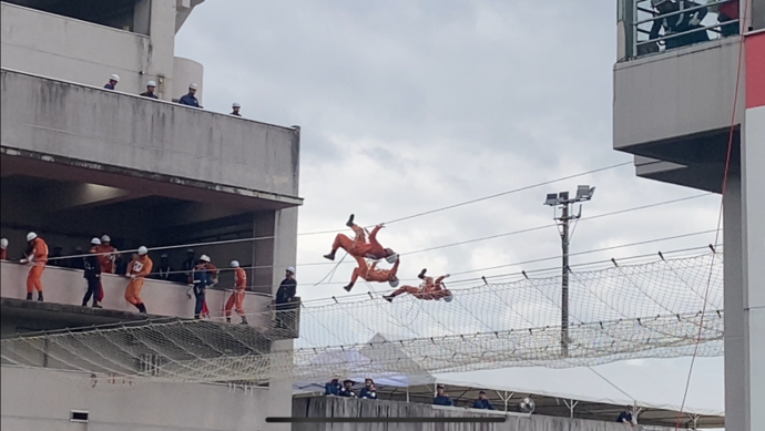 写真：ロープブリッジ救出1